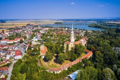 Z výšky do hlubin