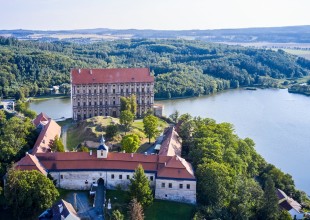 Zámecká vodní zrcadla