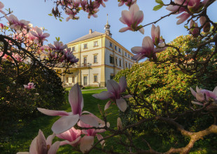 Zámecká sídla v podhůří Orlických hor